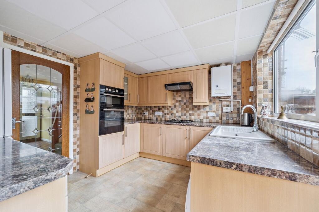 Clare Road, Prestwood, HP16 photo 2
