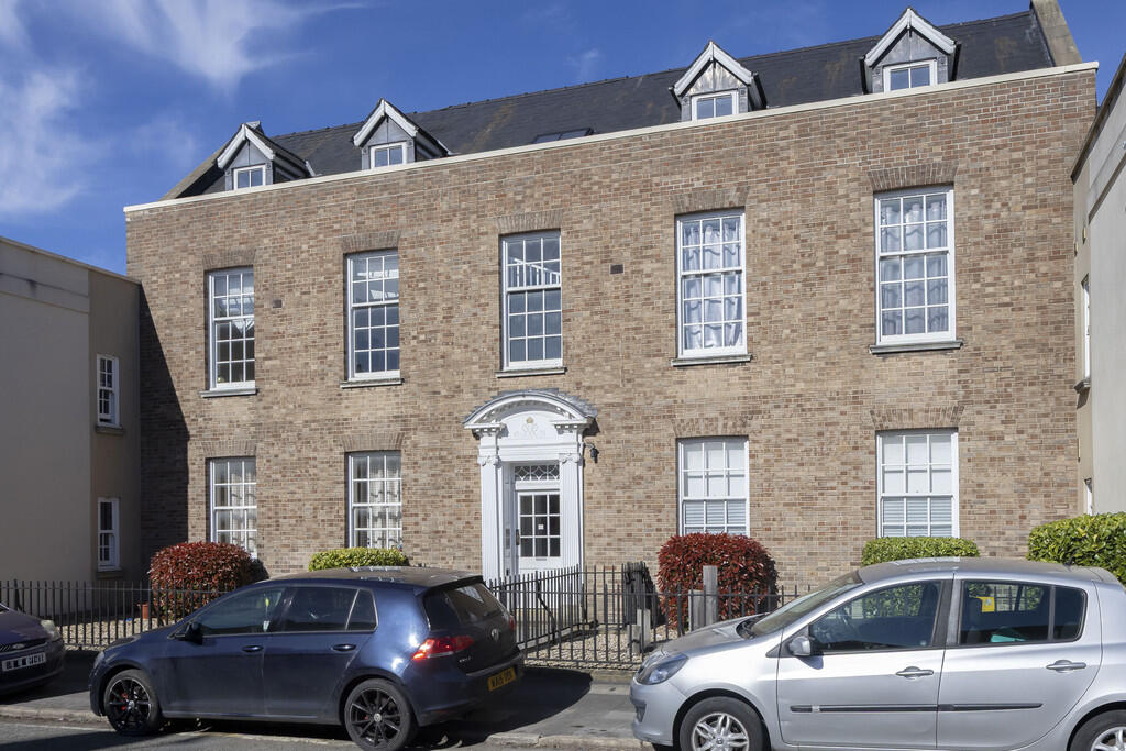 Main image of property: St. Pauls Street South, Cheltenham GL50 4AW