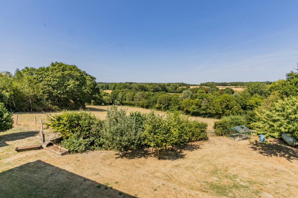 Spacious Farmhouse On Private No-Through Road - More