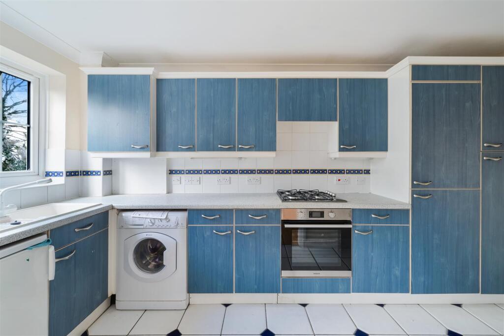 Apartment in Tadworth - View 2