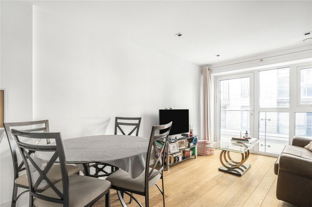 Apartment in London - More