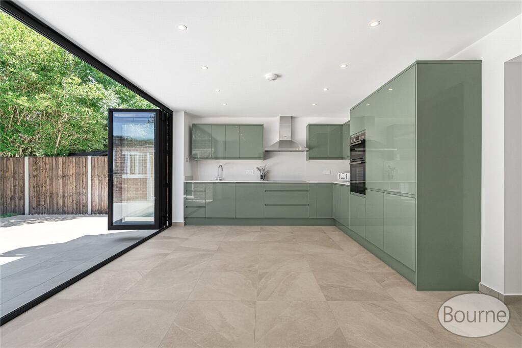 House in Addlestone, New Haw - View 4