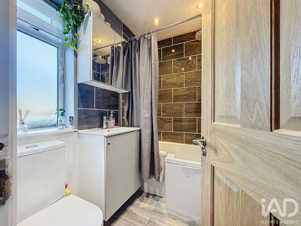 Potter Street, Harlow, CM17 - More