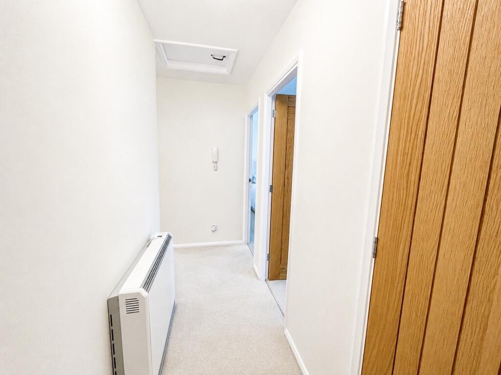 Apartment in Southend-on-Sea - View 5