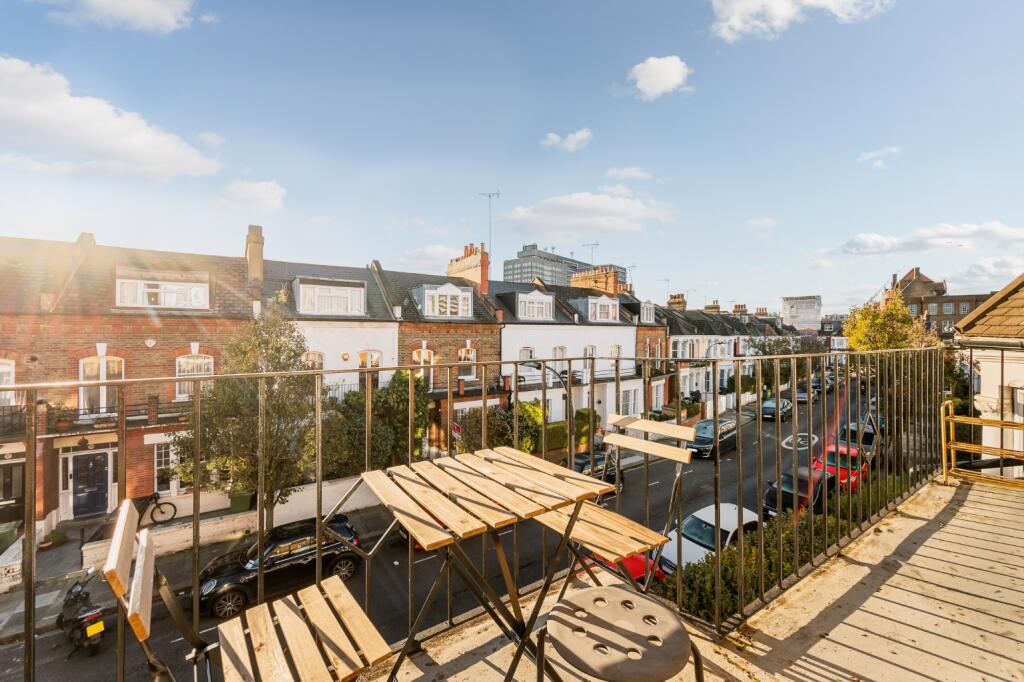 Apartment in London, Hammersmith - View 2