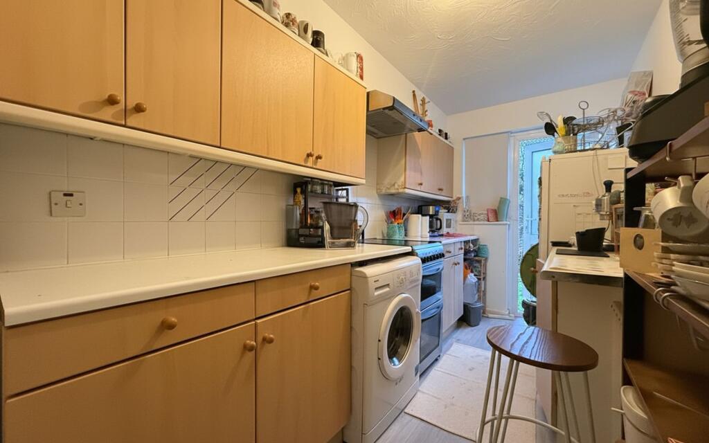 Apartment in Southall - More