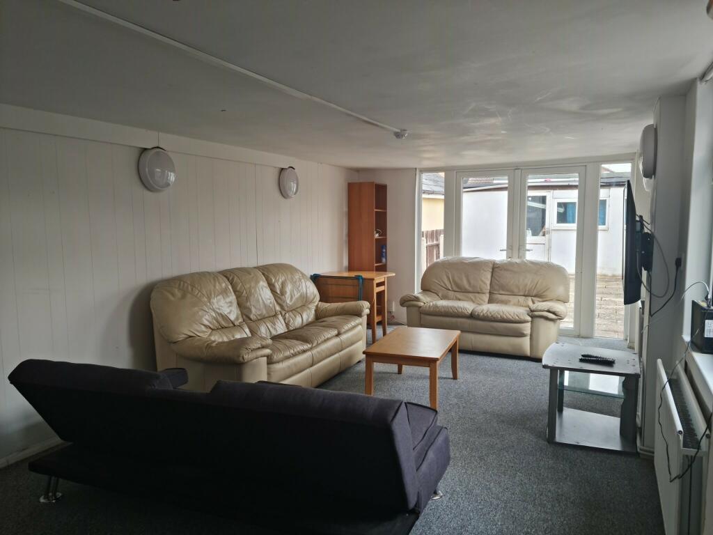 Additional image 2 of 6 Bed Student House on Columbia Road