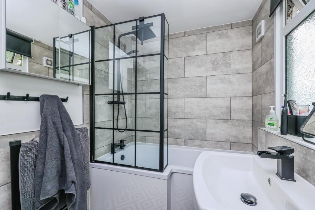 Glenlivet Gardens, Clifton, Nottingham, NG11 - View 4