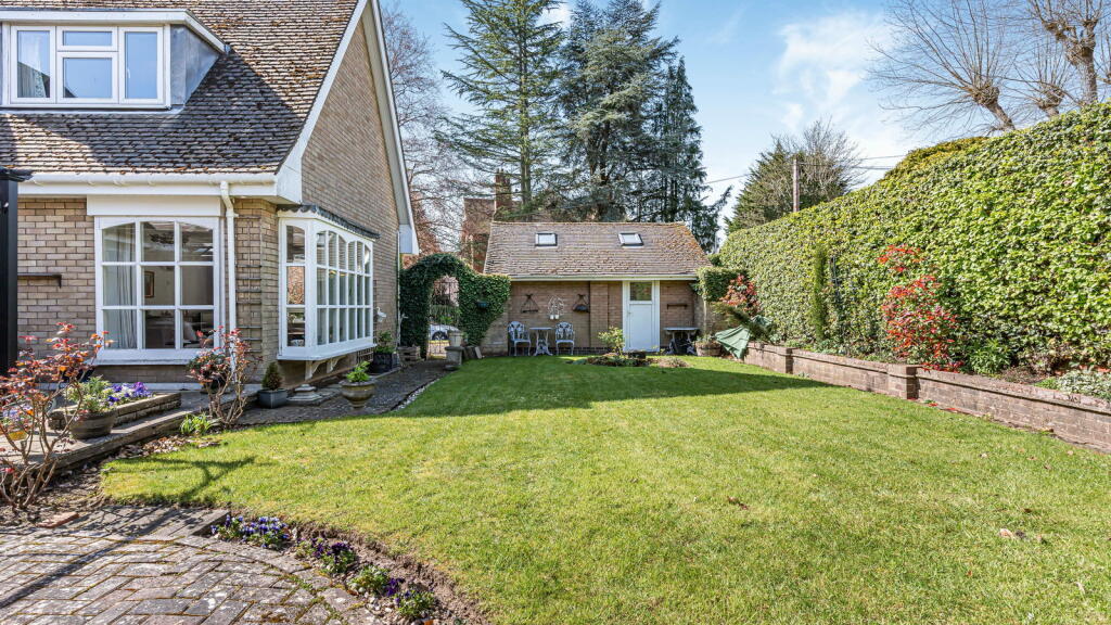 Additional image 26 of El Castano, Hampton Lane