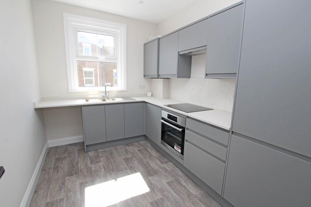 Apartment in Eastbourne, East Sussex - View 3