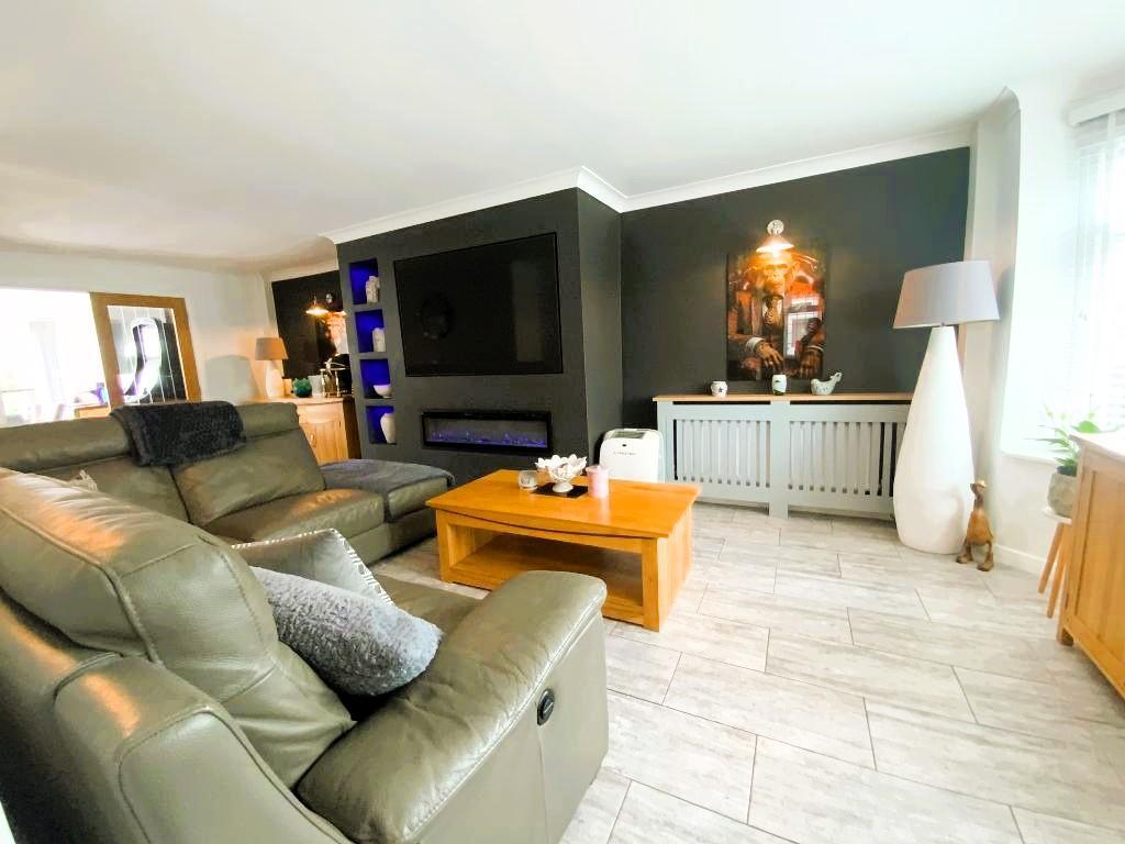 Rainham Road, South Hornchurch, Essex, RM13 7LJ photo 3