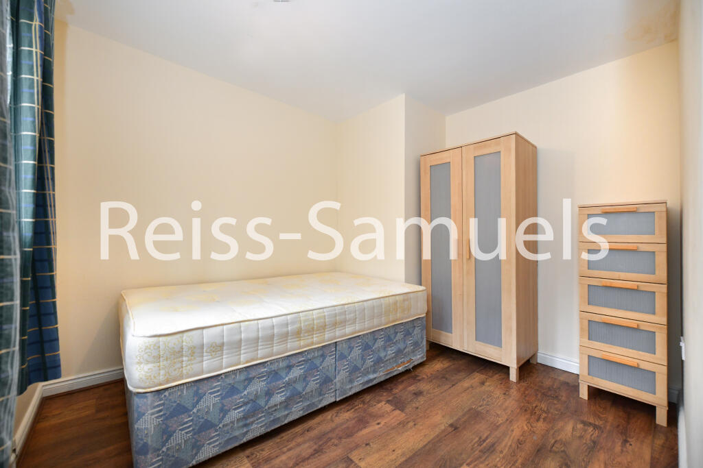 5 bedroom terraced house for rent