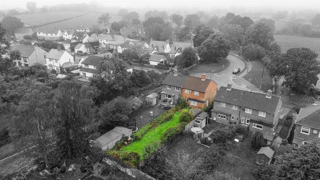 Holymoor Road, Holymoorside, Chesterfield photo 3