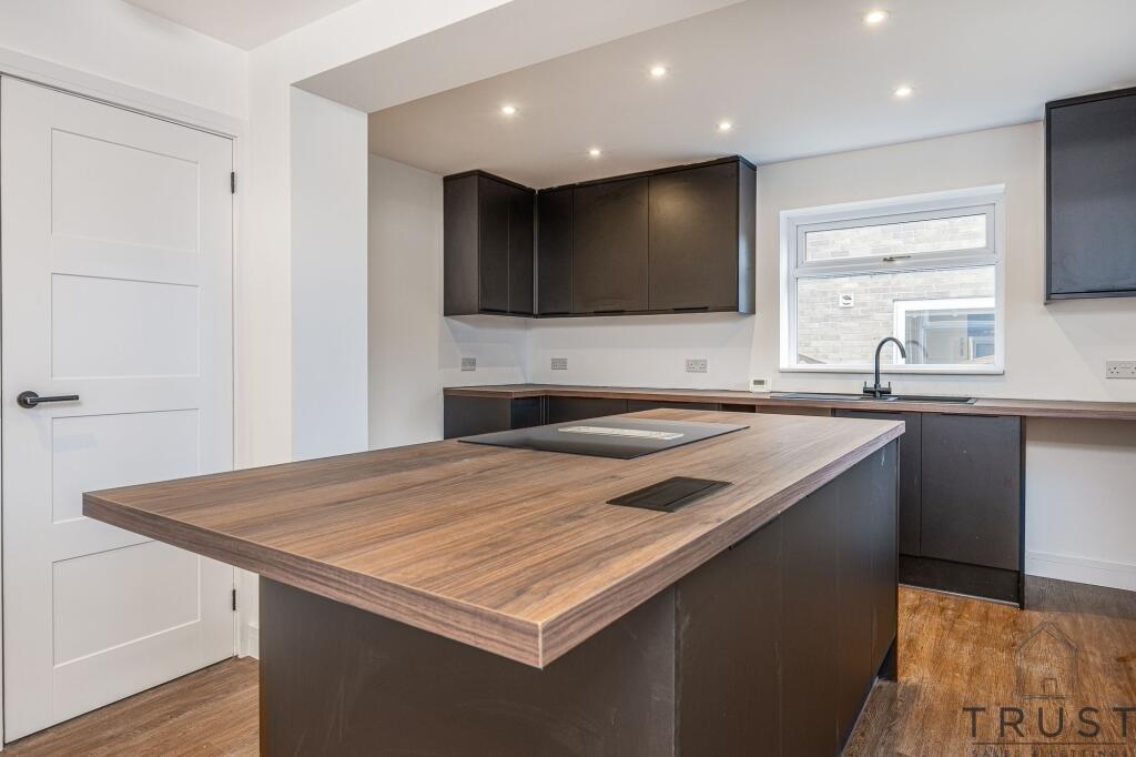 House in Wakefield - View 3