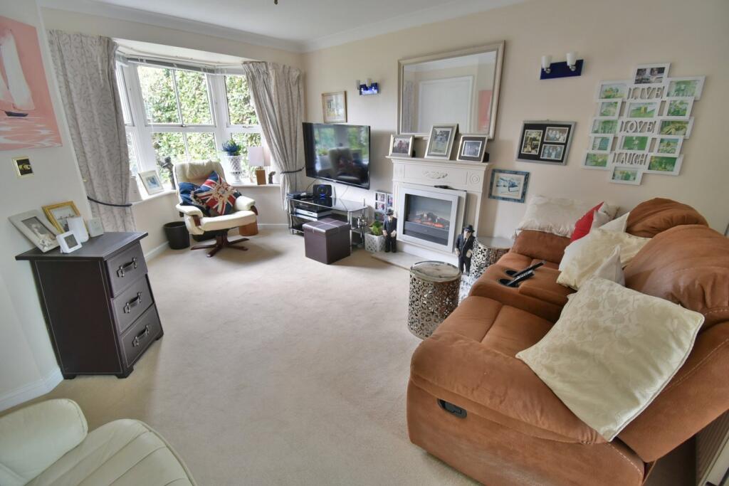 Egdon Close, Ferndown, BH22 photo 5