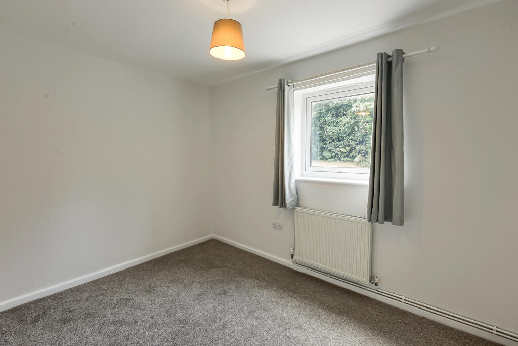 Shires Court, Shires Road, Guiseley, Leeds photo 4