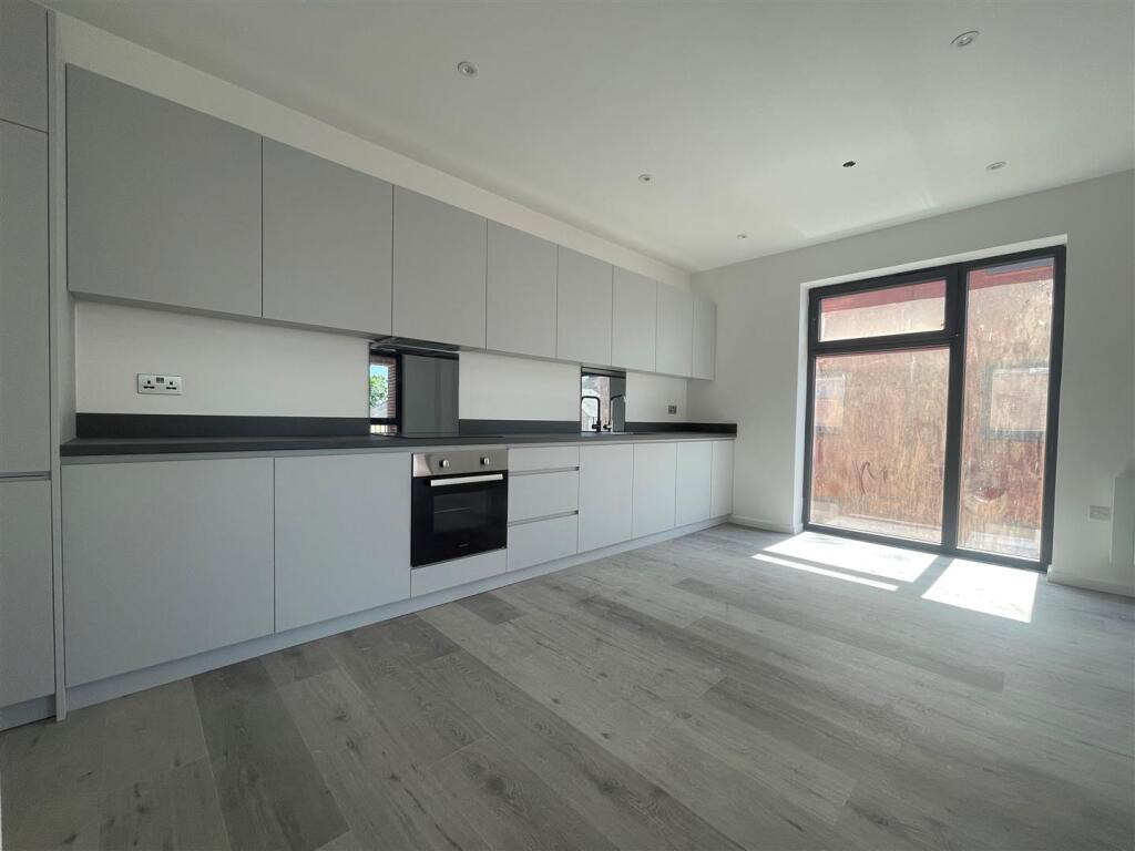 Apartment in Guildford - More