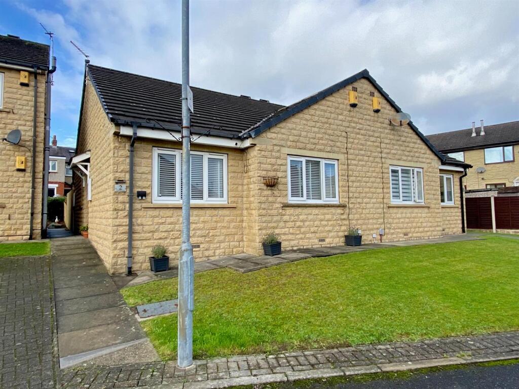 2-bed bungalow on Carmine Close, Huddersfield, £110,000
