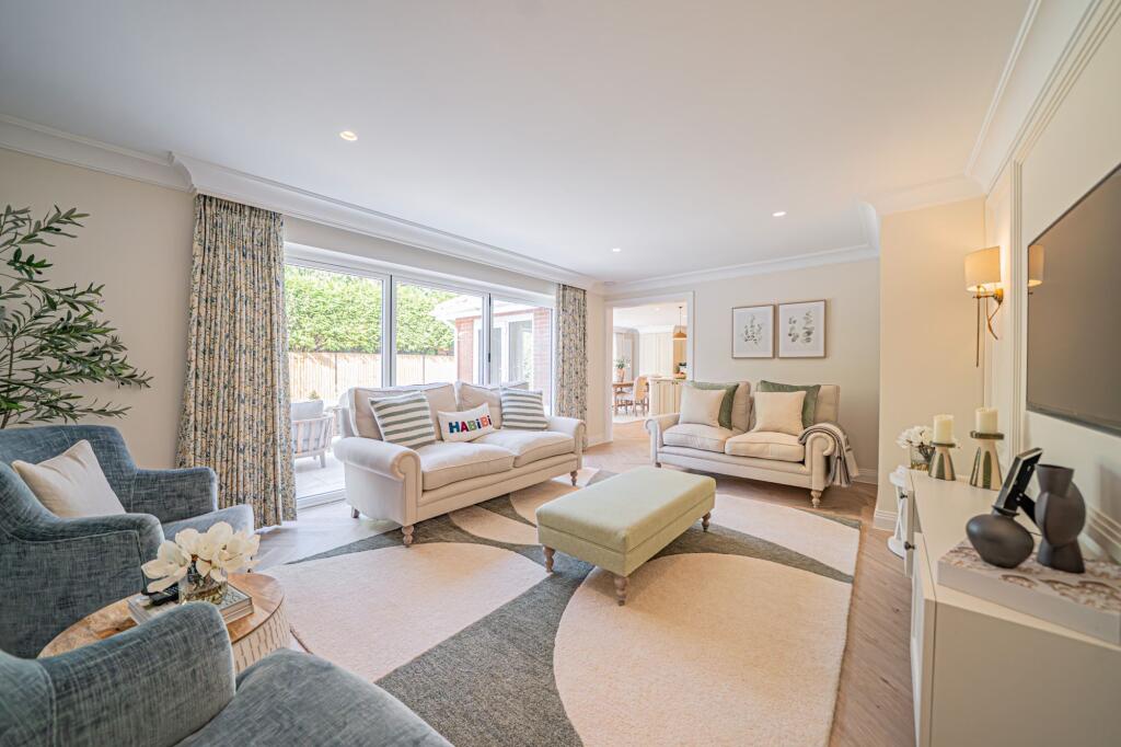 Queen Eleanors Drive, Knowle, B93 photo 5