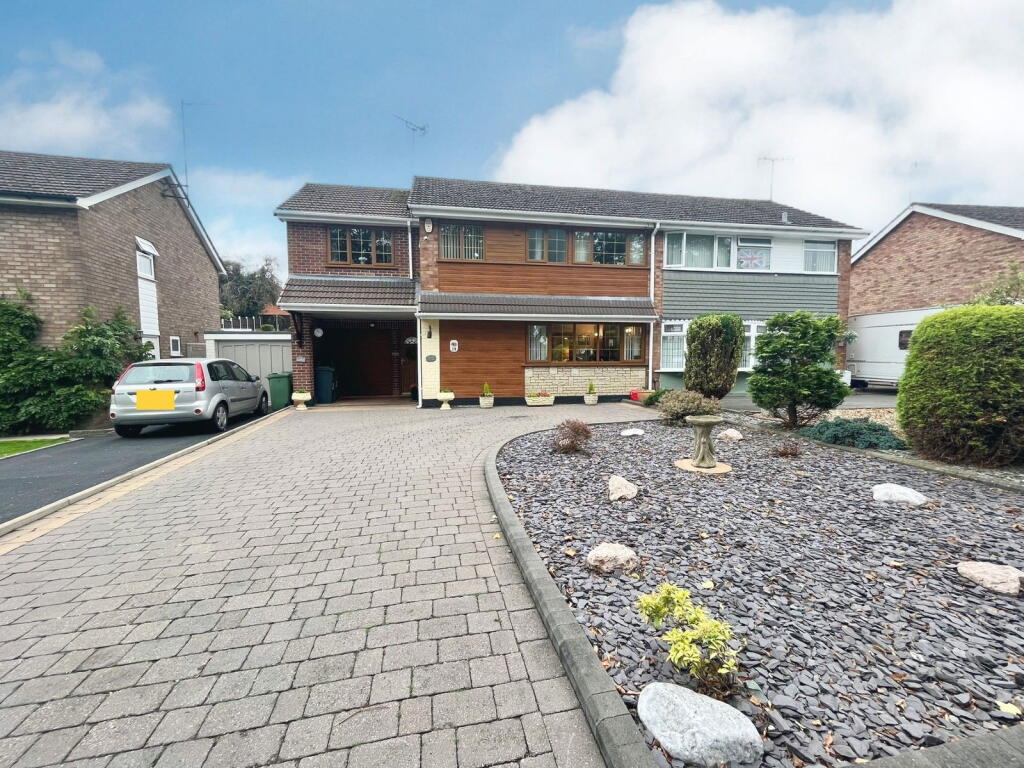 4-bed semi-detached on Severn Drive, Pensnett, Brierley Hill, DY5 4QS, £310,000