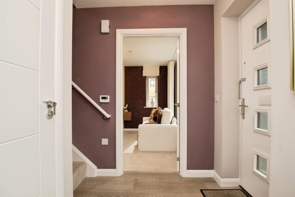 House in Cardiff, Trowbridge - View 2