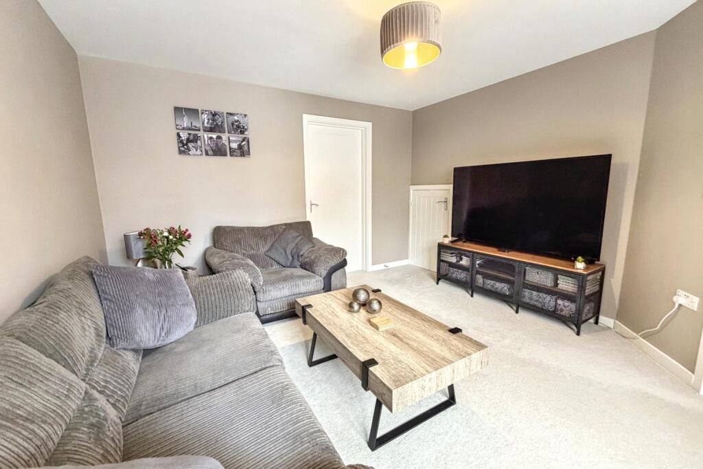 House in Nuneaton and Bedworth, St Nicolas Park - View 2