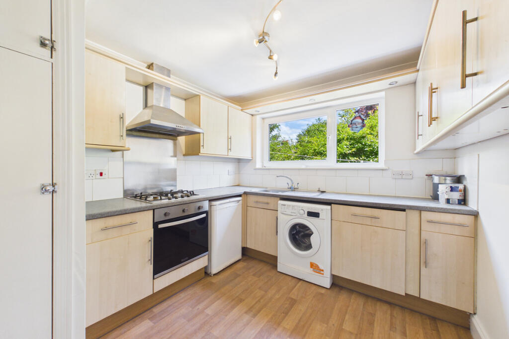Apartment in Hemel Hempstead - View 3