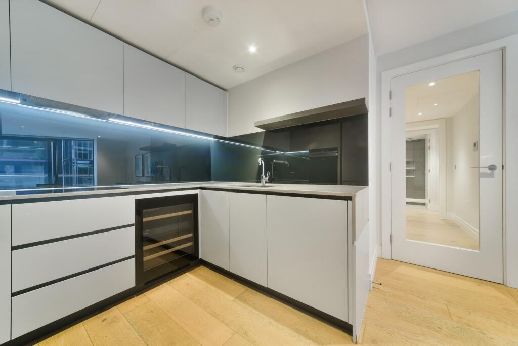 Apartment in London - View 5