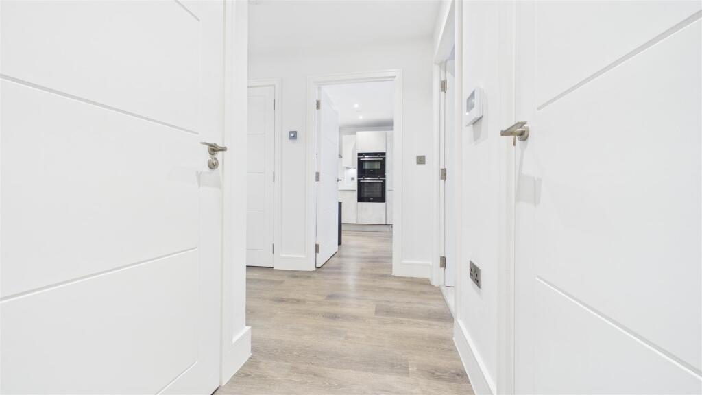 Apartment in East Hertfordshire, Folly Island, Hertford - View 4