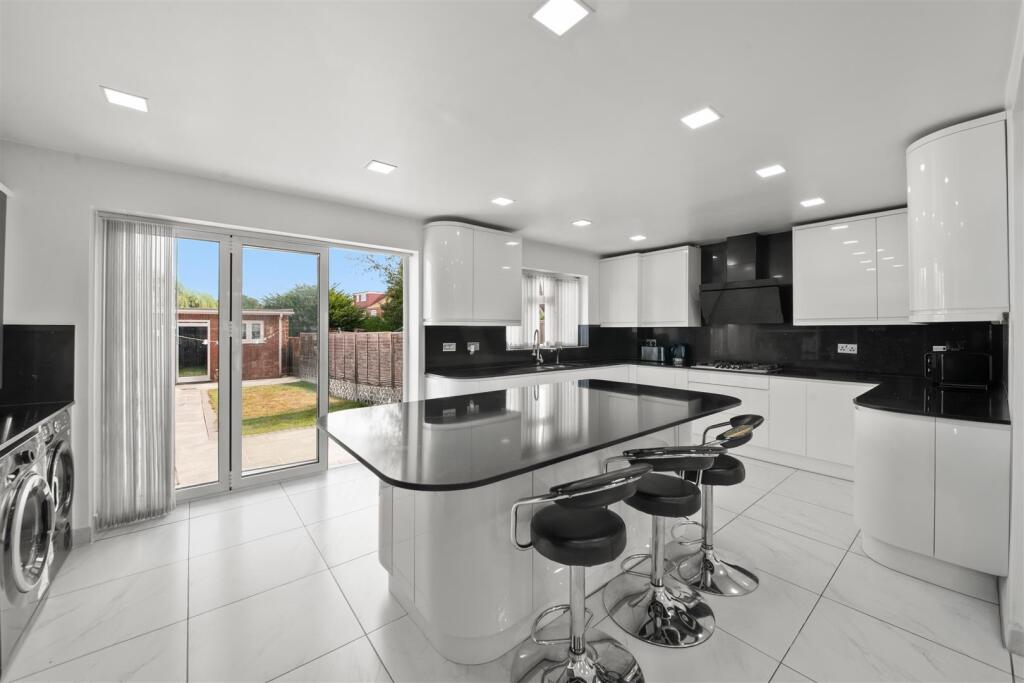 House in London, Hillingdon - View 3