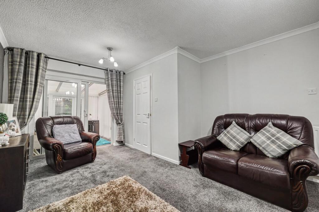 House in Nuneaton and Bedworth, Warwickshire - More