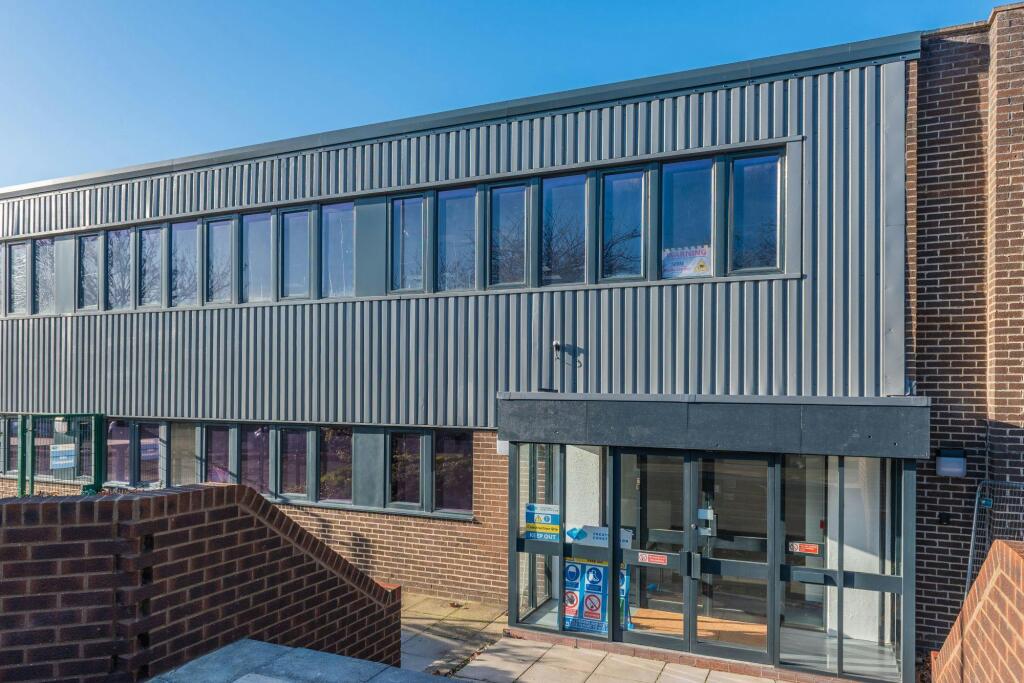 Unit-1-Crompton-Rd-Groundwell-Ind-Est-Swindon-46_2000.jpg