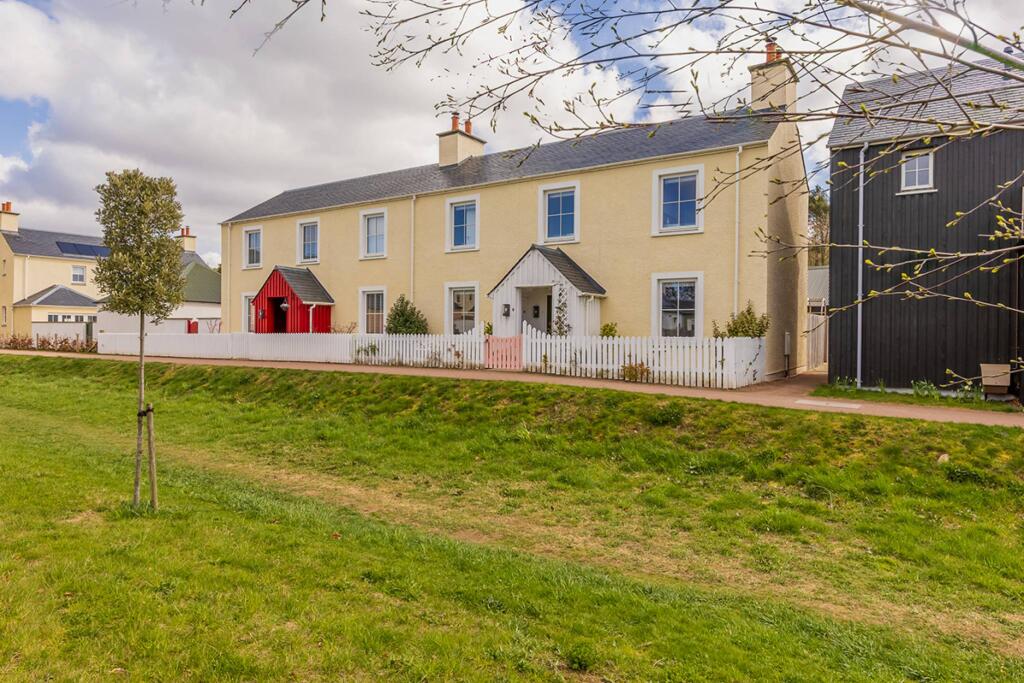 Main image of property: 8 St Columbas Way, Tornagrain, Inverness, IV2 8AN