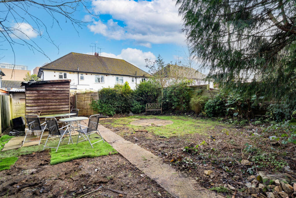Apartment in Hertsmere, Elstree and Borehamwood - View 4
