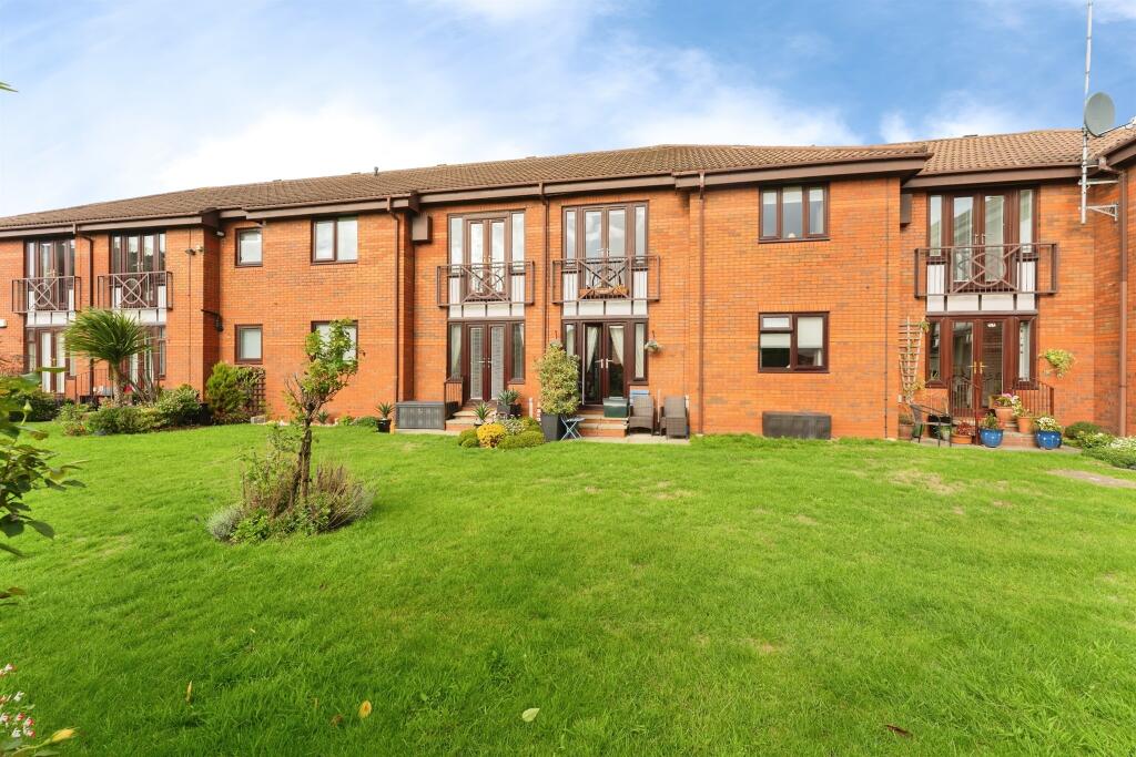 Apartment in Wirral, Liverpool City Region - View 4