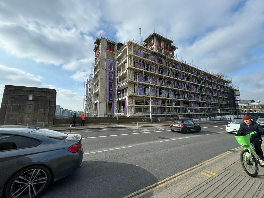 Studio flat on Hurlingham Waterfront, London, SW6, £748,000