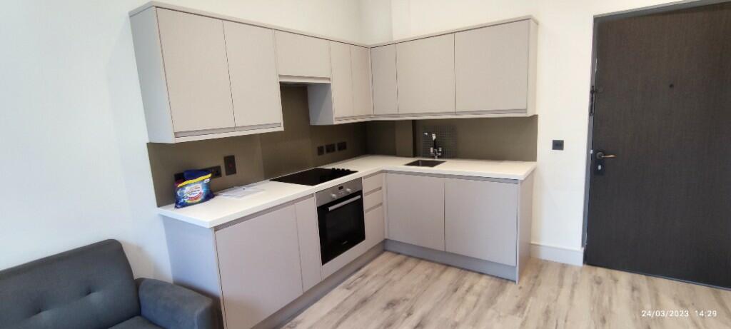 Nixey Close, Slough, Berkshire, SL1 photo 5