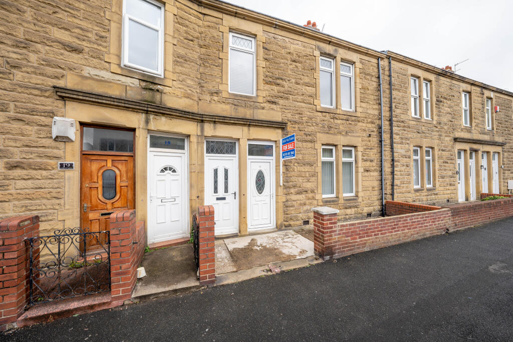 2-bed flat on Cooperative Crescent, Windy Nook, Felling, Gateshead, £85,000
