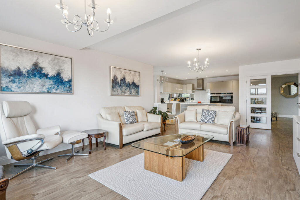 Apartment in Tatling End, Gerrards Cross - View 3
