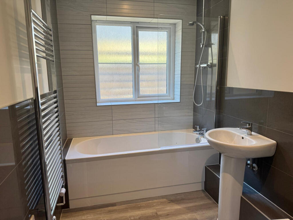 Broadweavers Close, Wincanton, BA9 - More