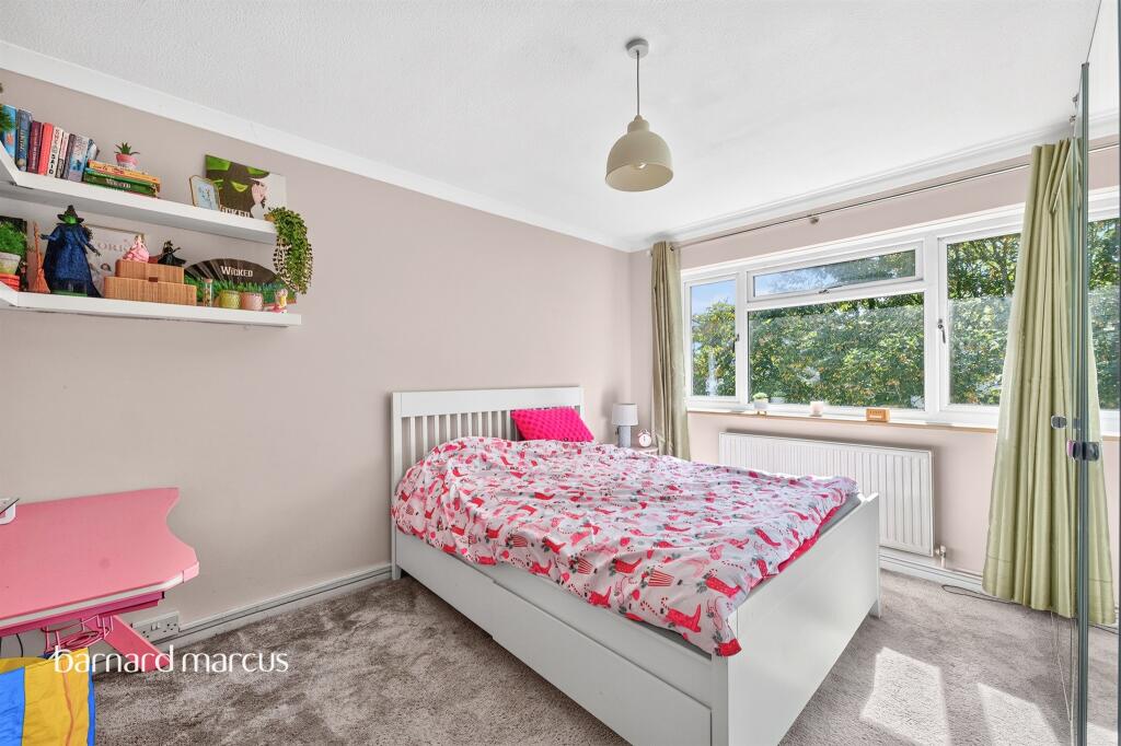 Apartment in Sutton - View 3