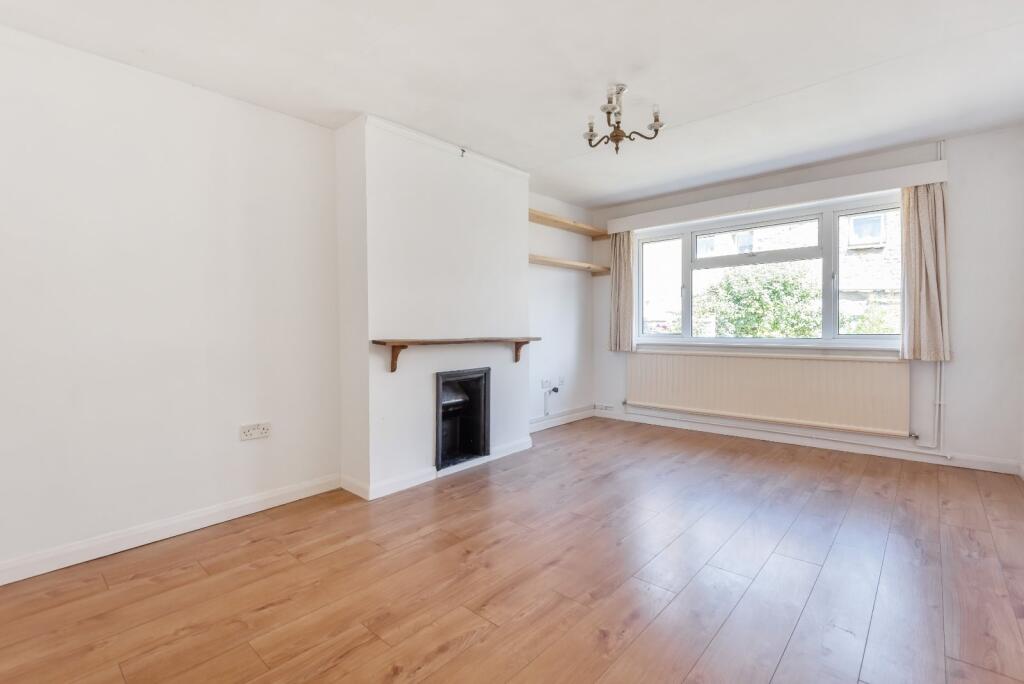 House in Gloucester - View 4