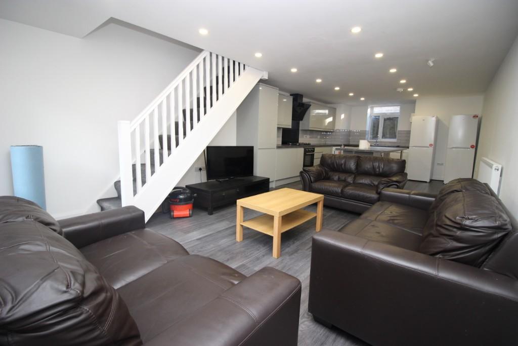 House in Leeds, Headingley Hill, Hyde Park - View 2