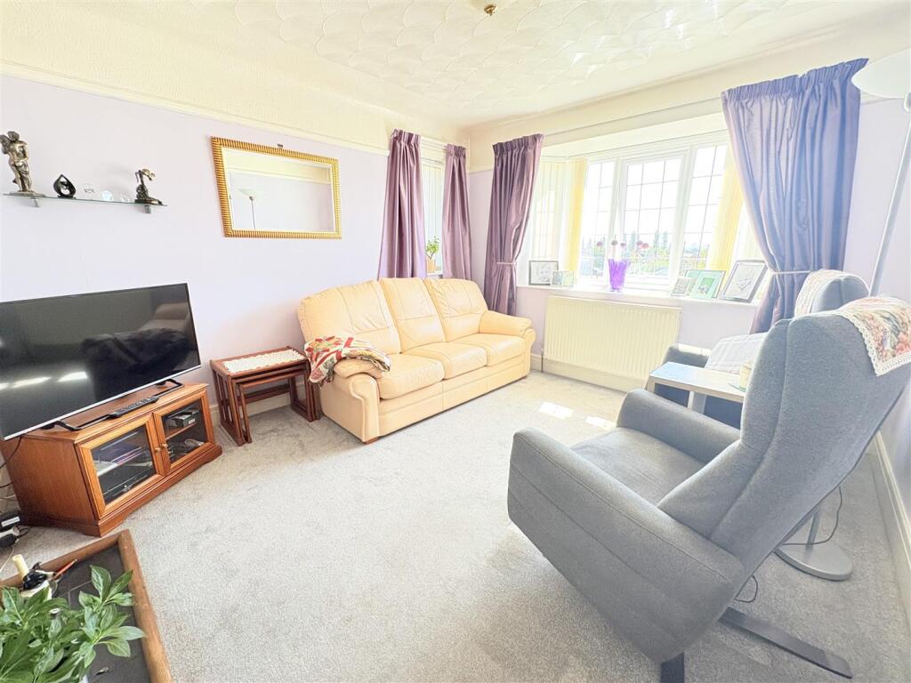 Leith Avenue, Portchester photo 4