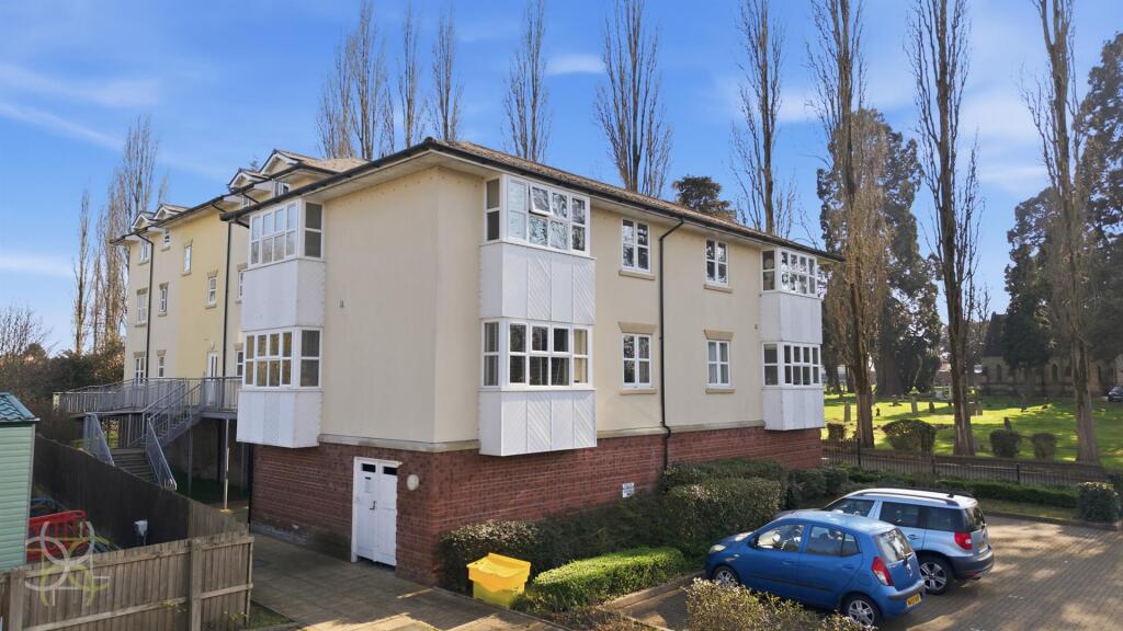 1-bed flat on Waterside, Evesham, £110,000