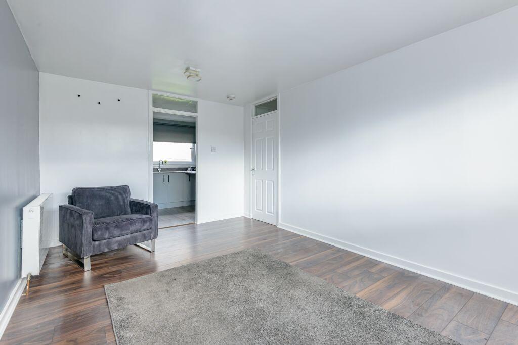 Apartment in Edinburgh, Wester Hailes - View 4