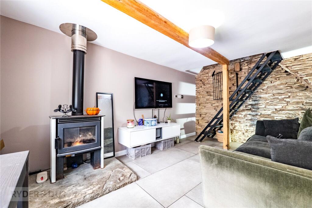 House in Huddersfield - View 2