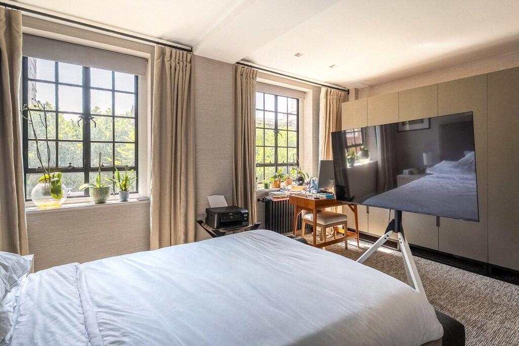 Apartment in London, Royal Borough of Kensington and Chelsea - More