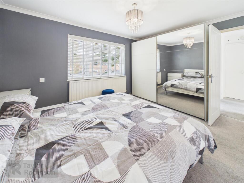 Apartment in Redhill - View 5