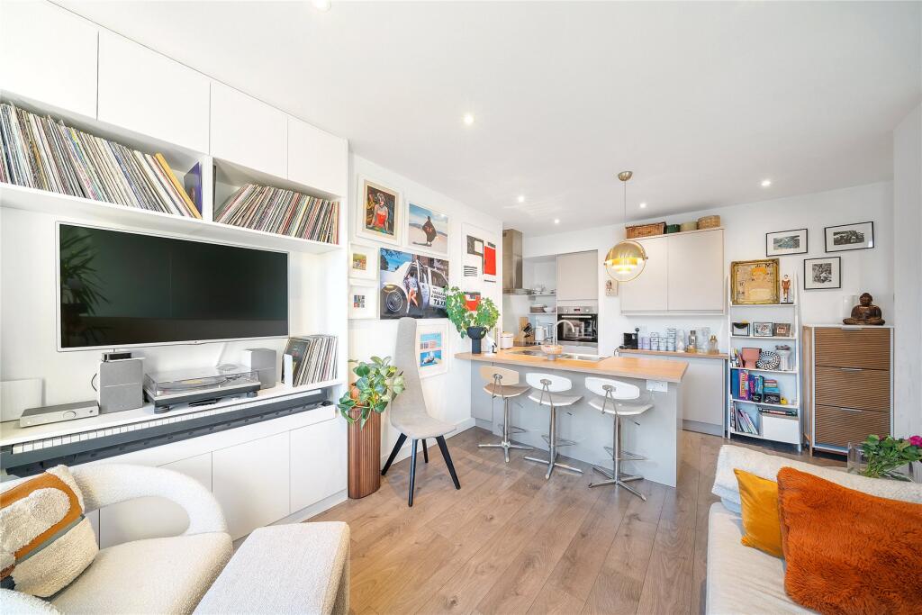 Main image of property: Cambridge Gardens, London, W10